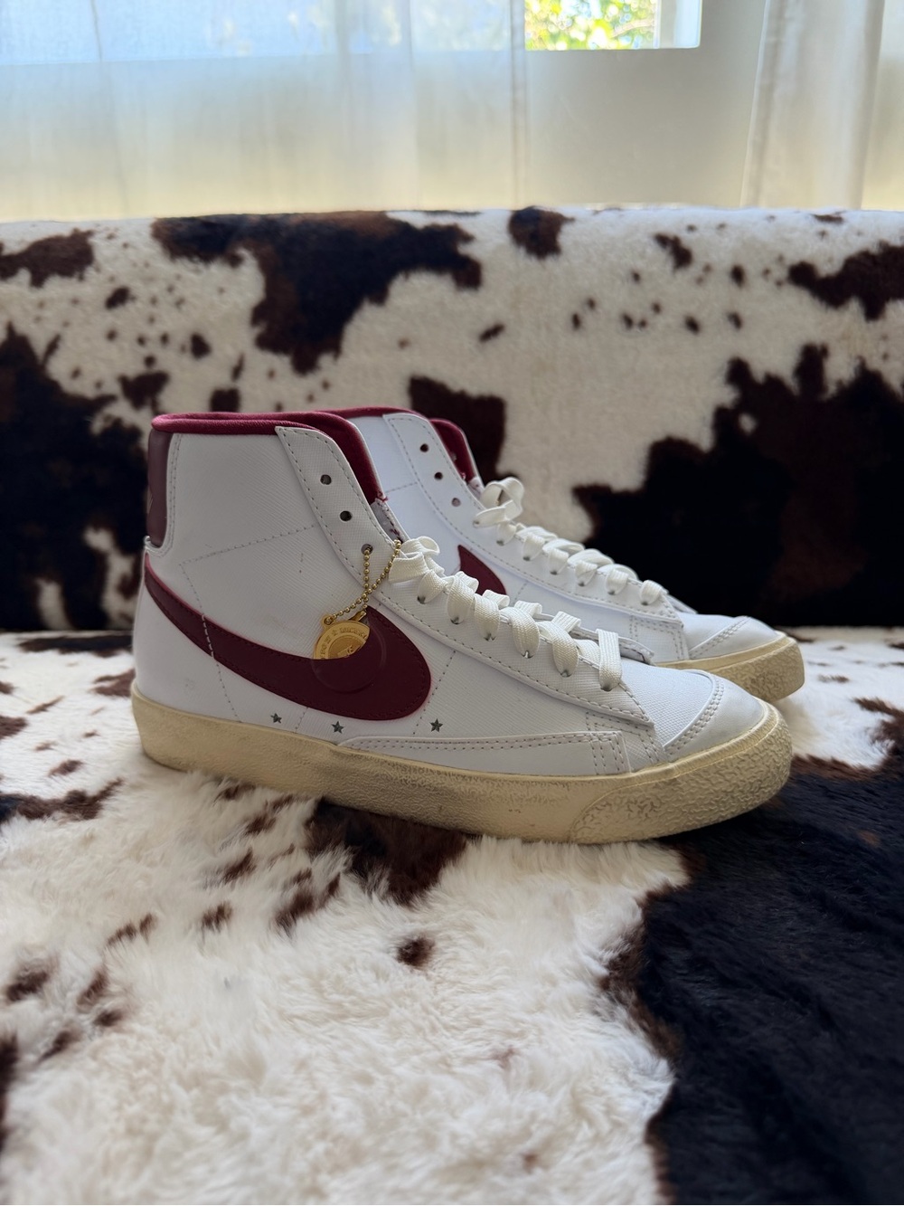 NIKE BLAZER MID- WHITE & BURGUNDY